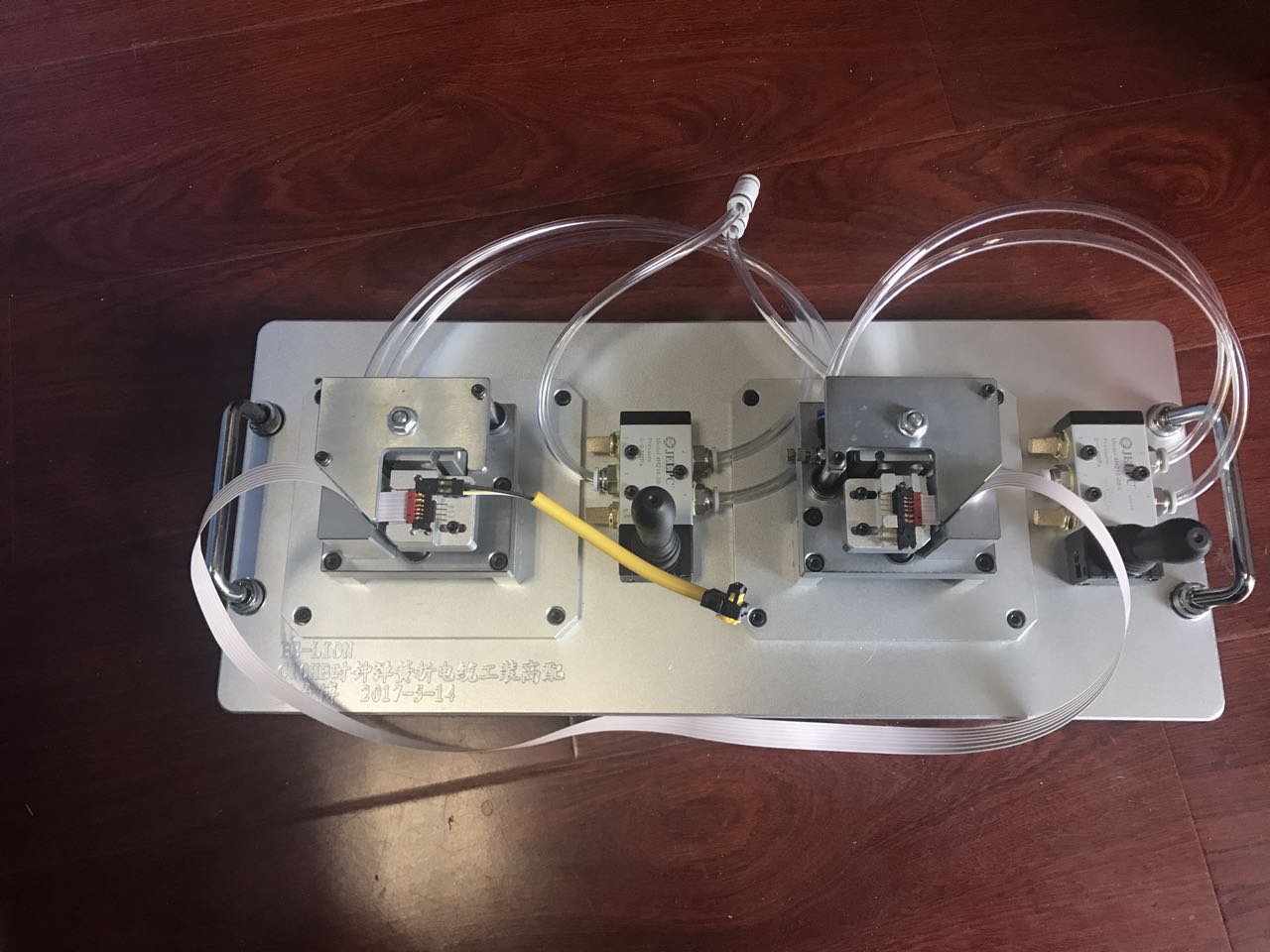 時(shí)鐘開關(guān)電纜折彎治具 時(shí)鐘開關(guān)電纜折彎治具